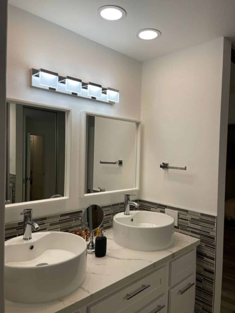 Bathroom Remodeling image